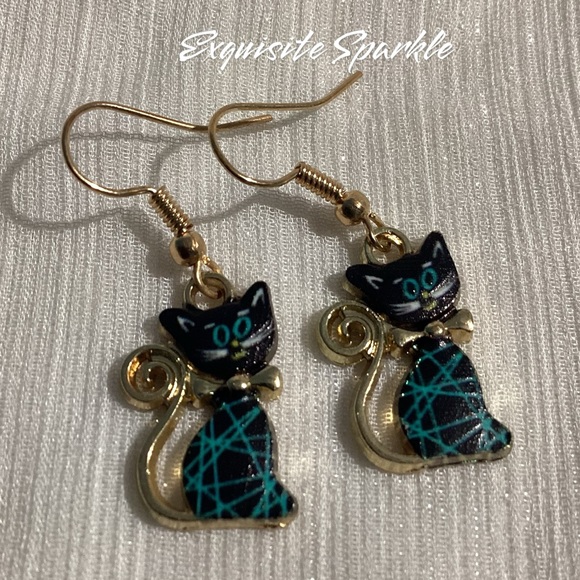 😸Set of Adorable GoldTone Painted Acrylic Hook Drop Cat/Kitten Earrings - Picture 4 of 15